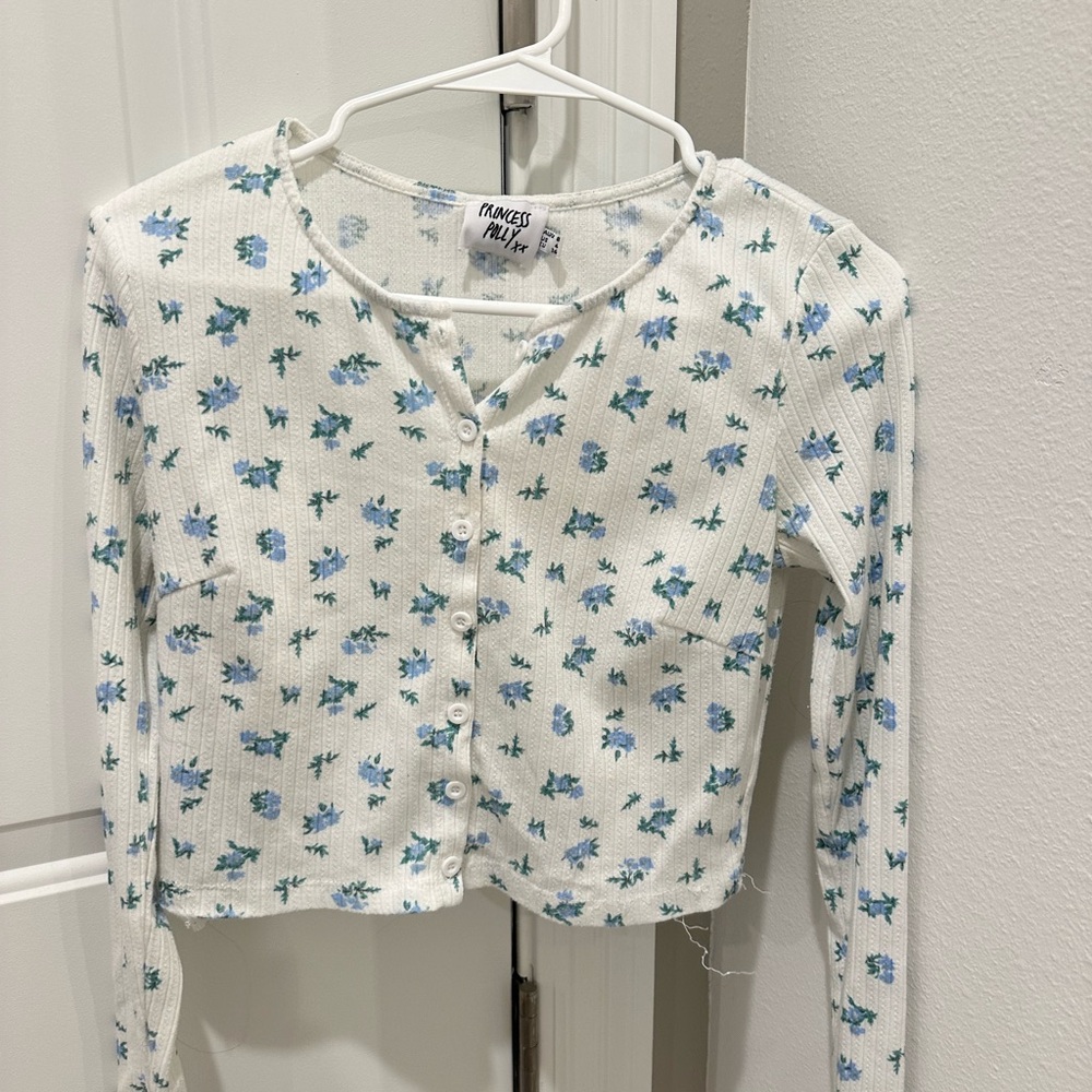 Francesca's Collections Blue Floral Button-Down Shirt